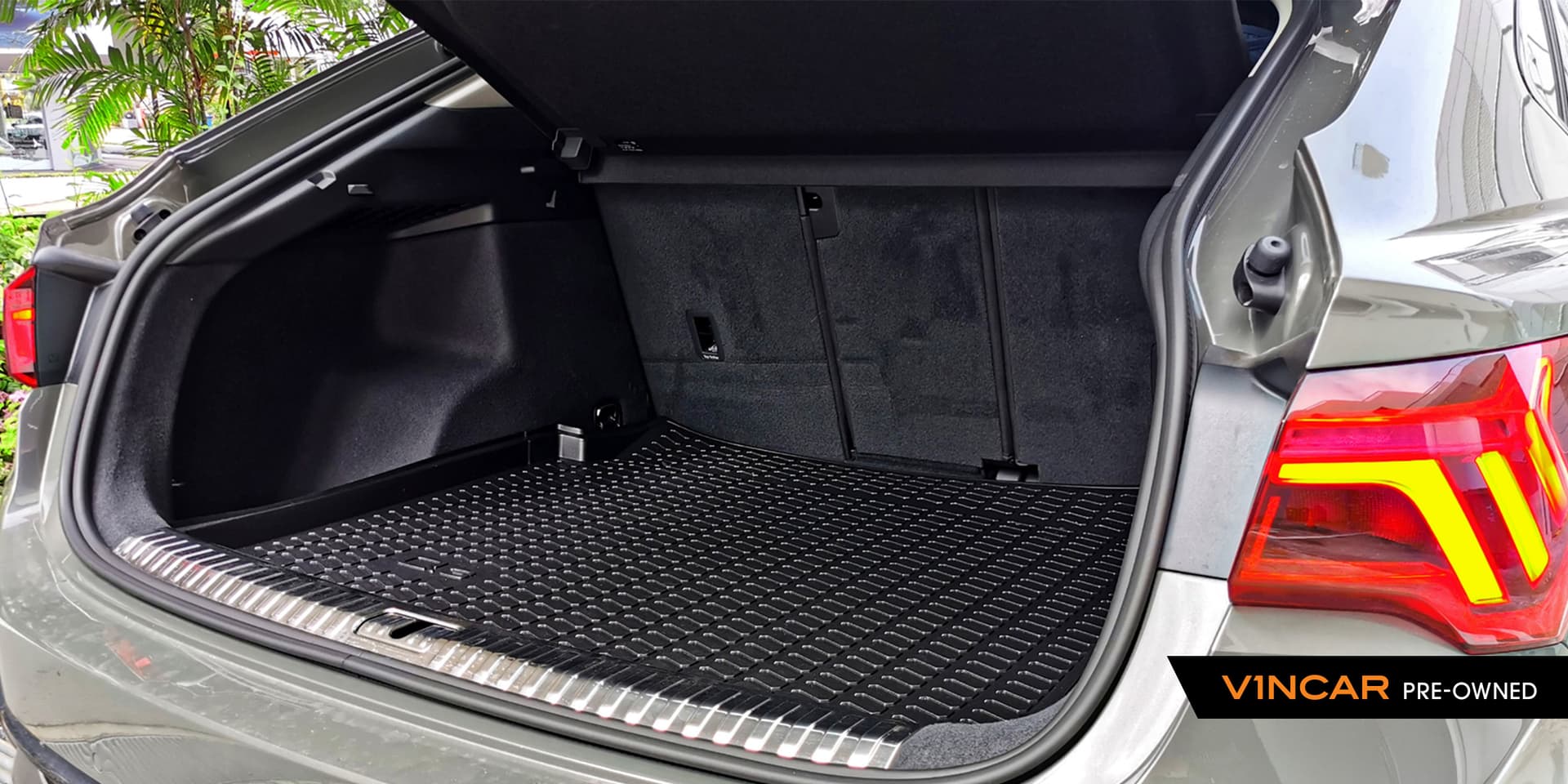 Car image 9