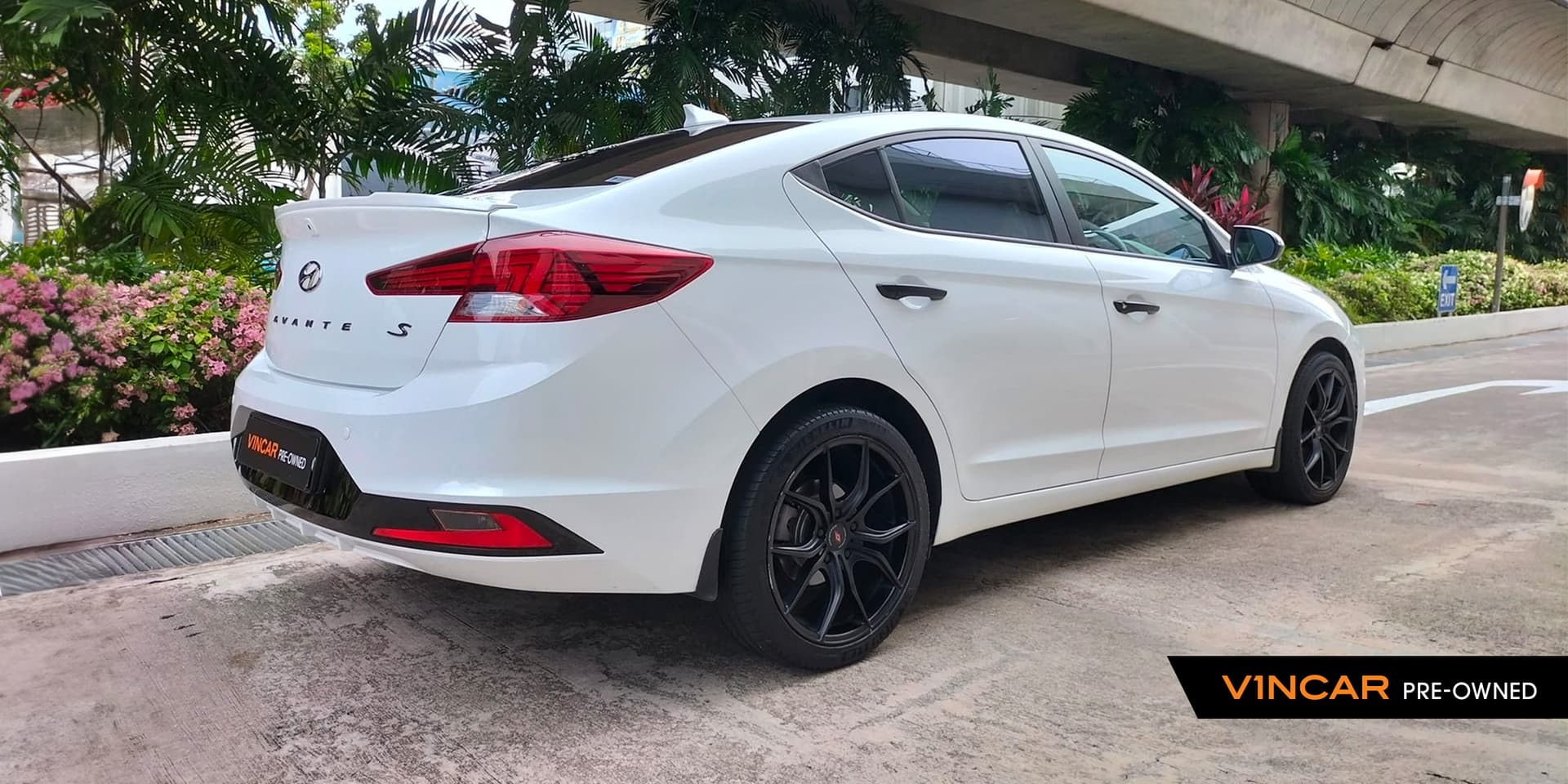 Car image 3