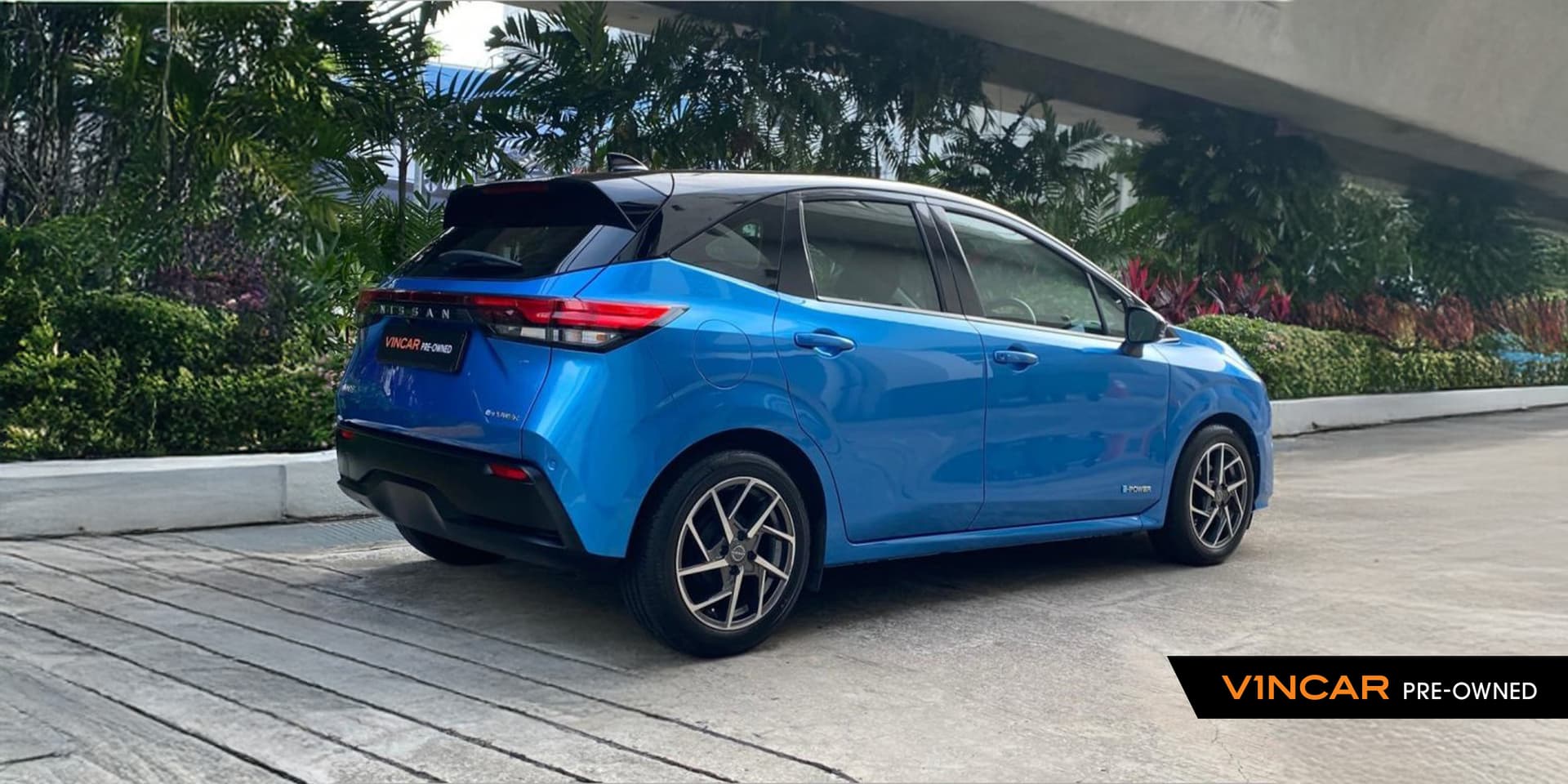 Car image 12