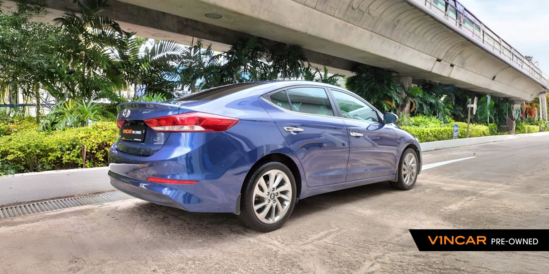 Car image 13