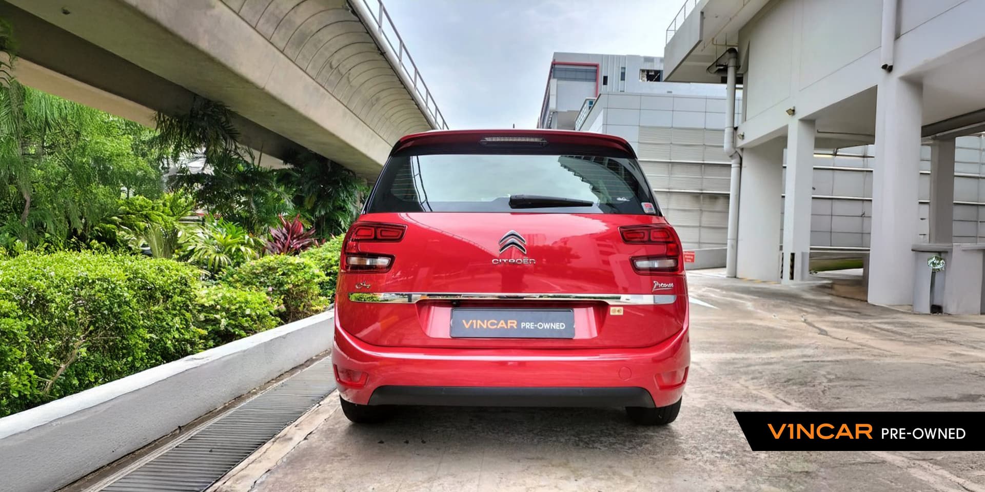 Car image 18