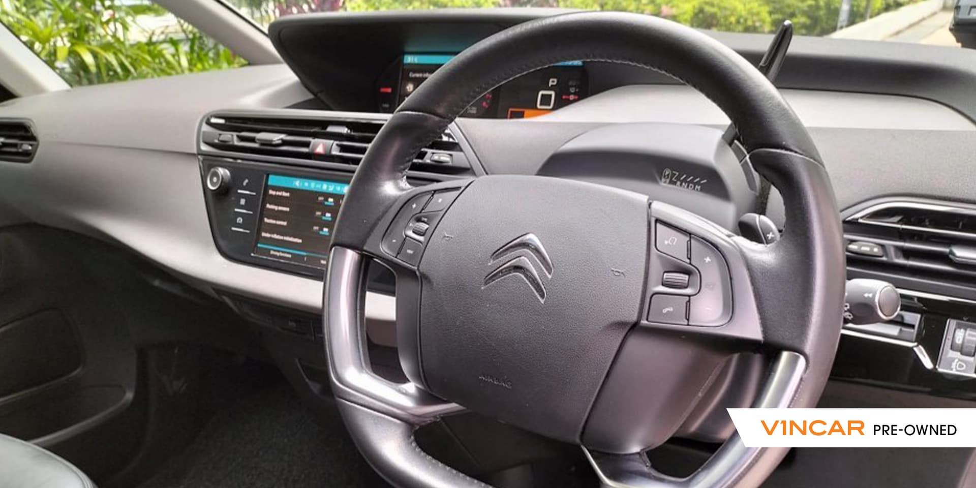 Car image 30