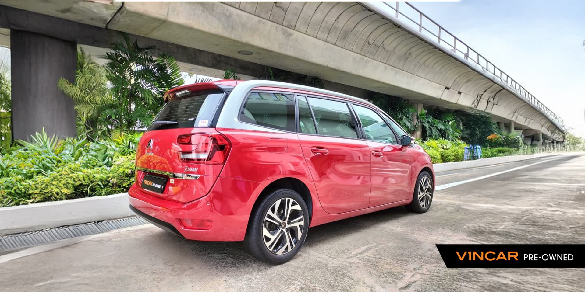Car image 9