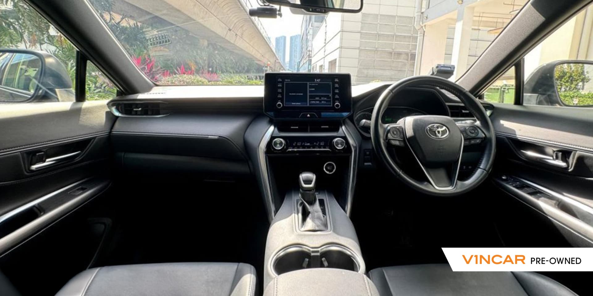 Car image 12