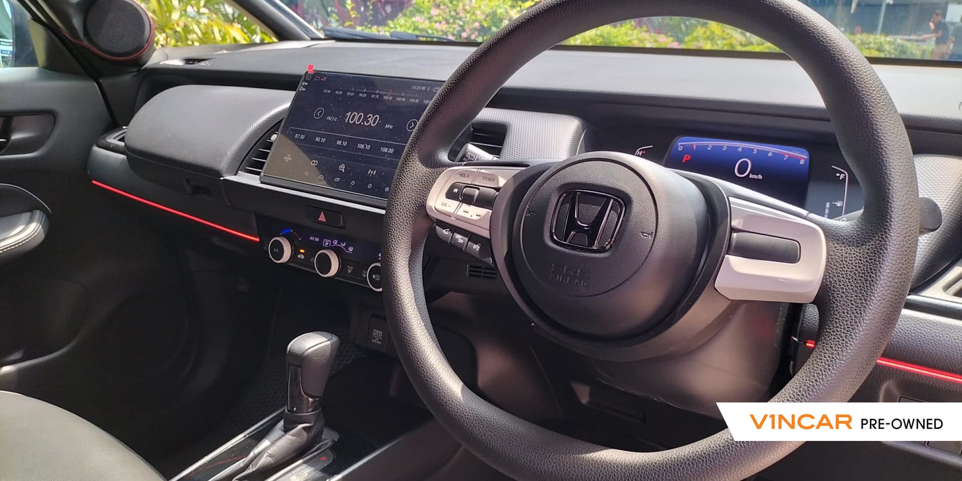 Car image 9