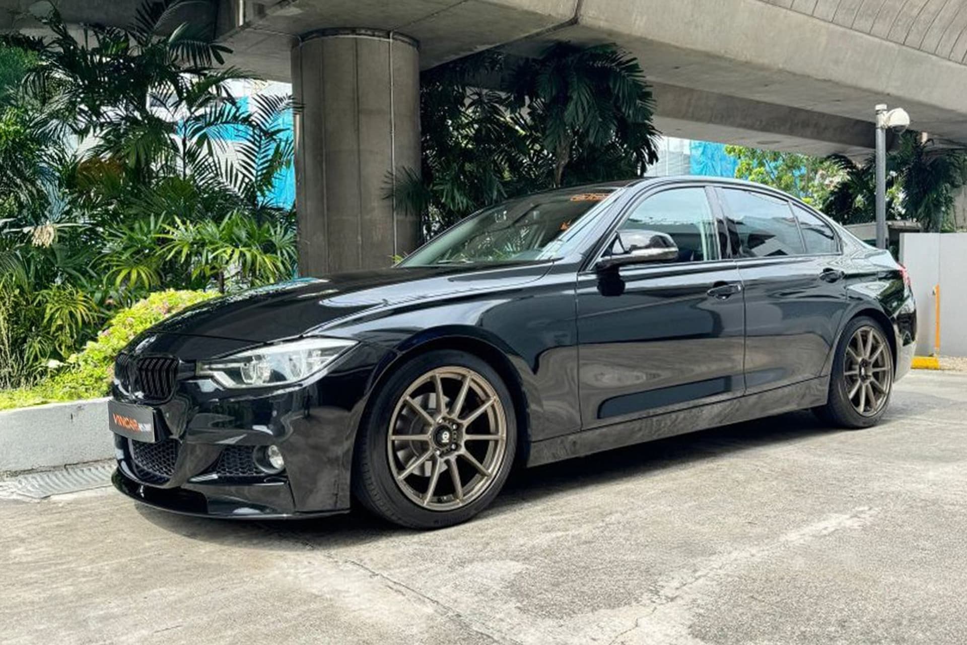 Car image 9
