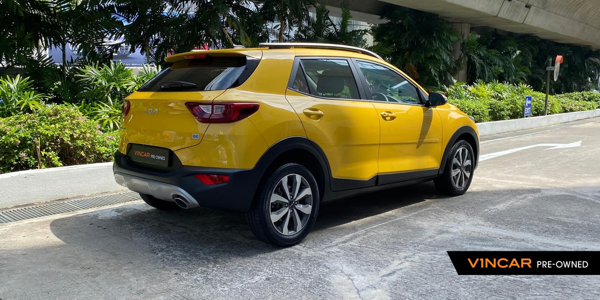Car image 12