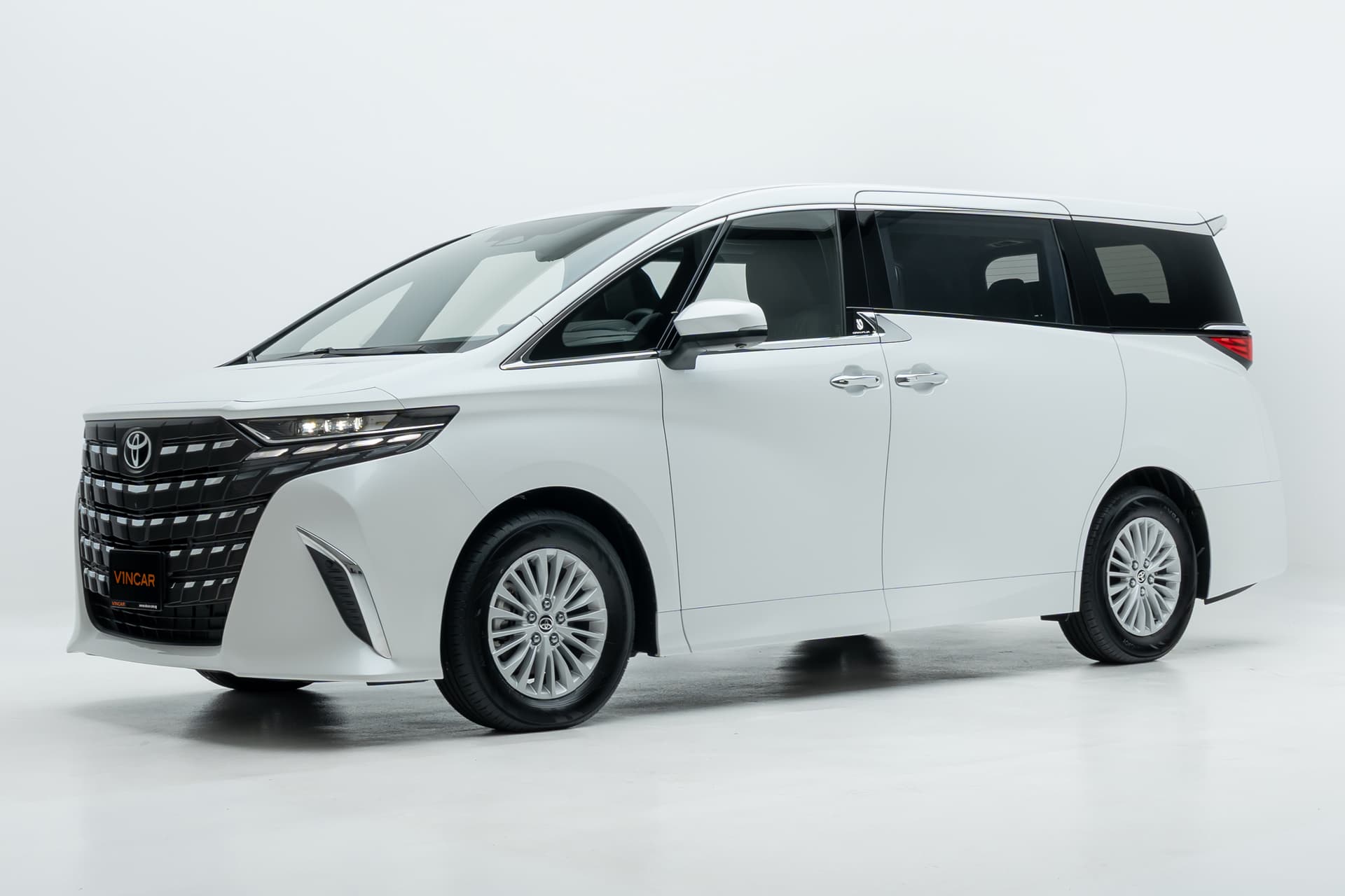 Toyota Alphard 2.5 X hybrid 8-seater