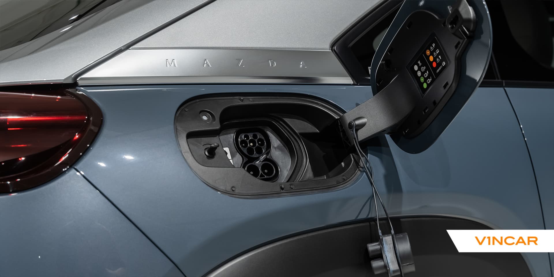 Car image 10