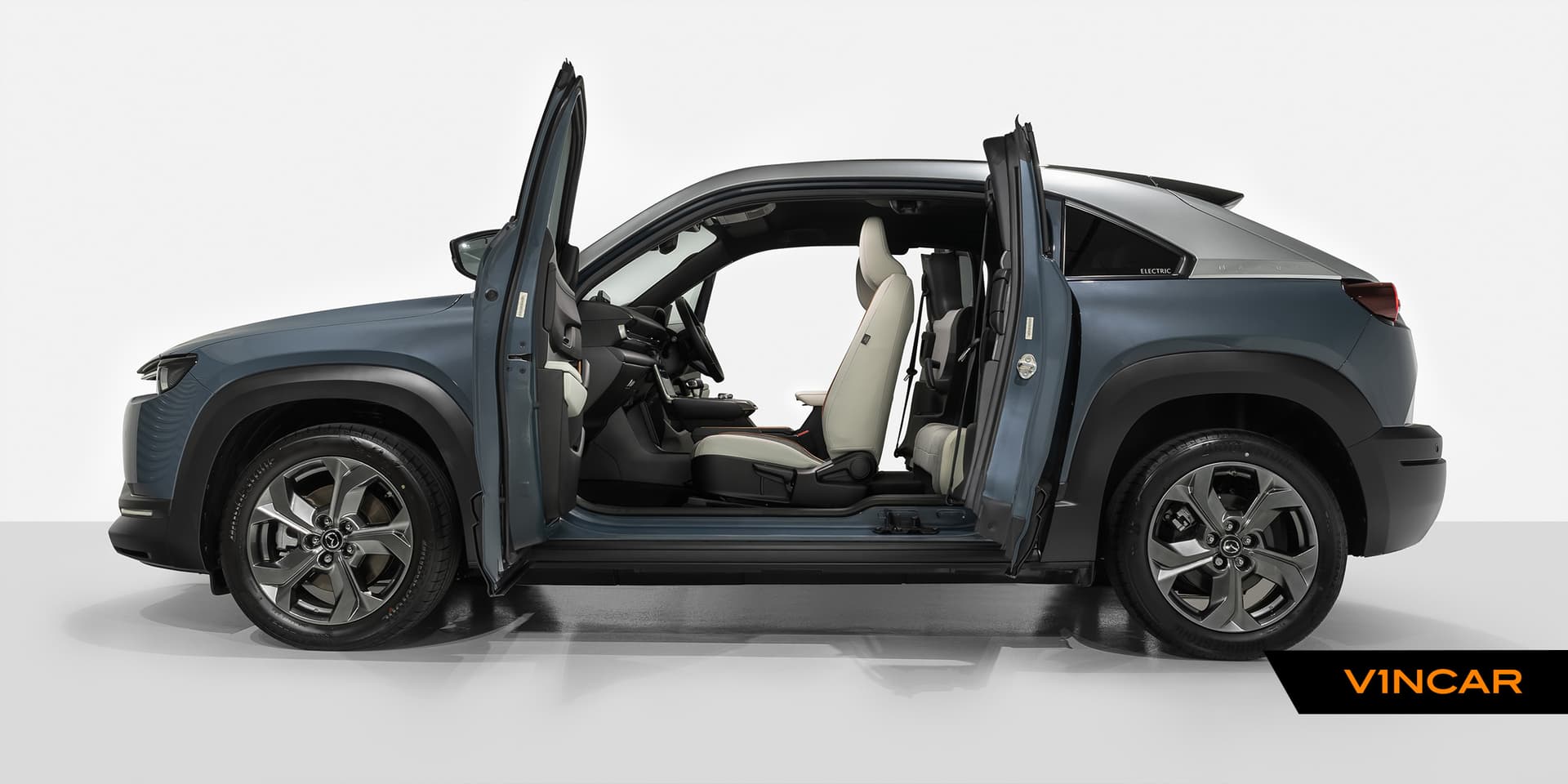 Car image 5