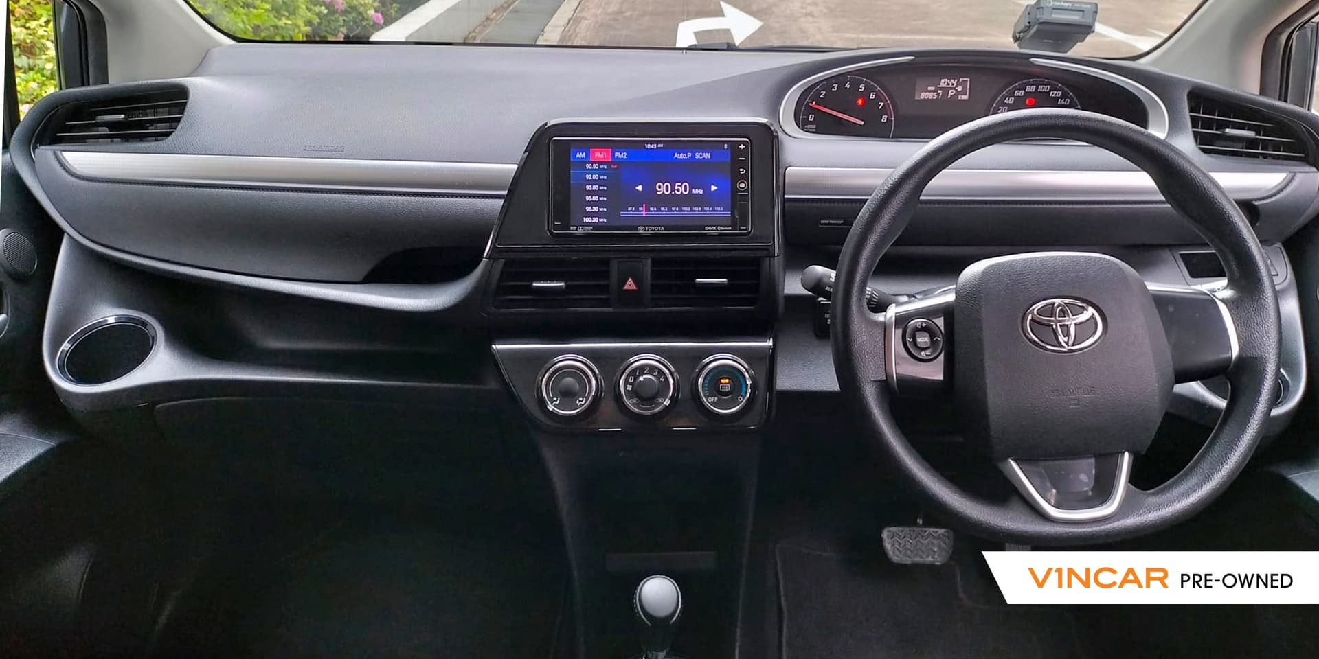 Car image 17