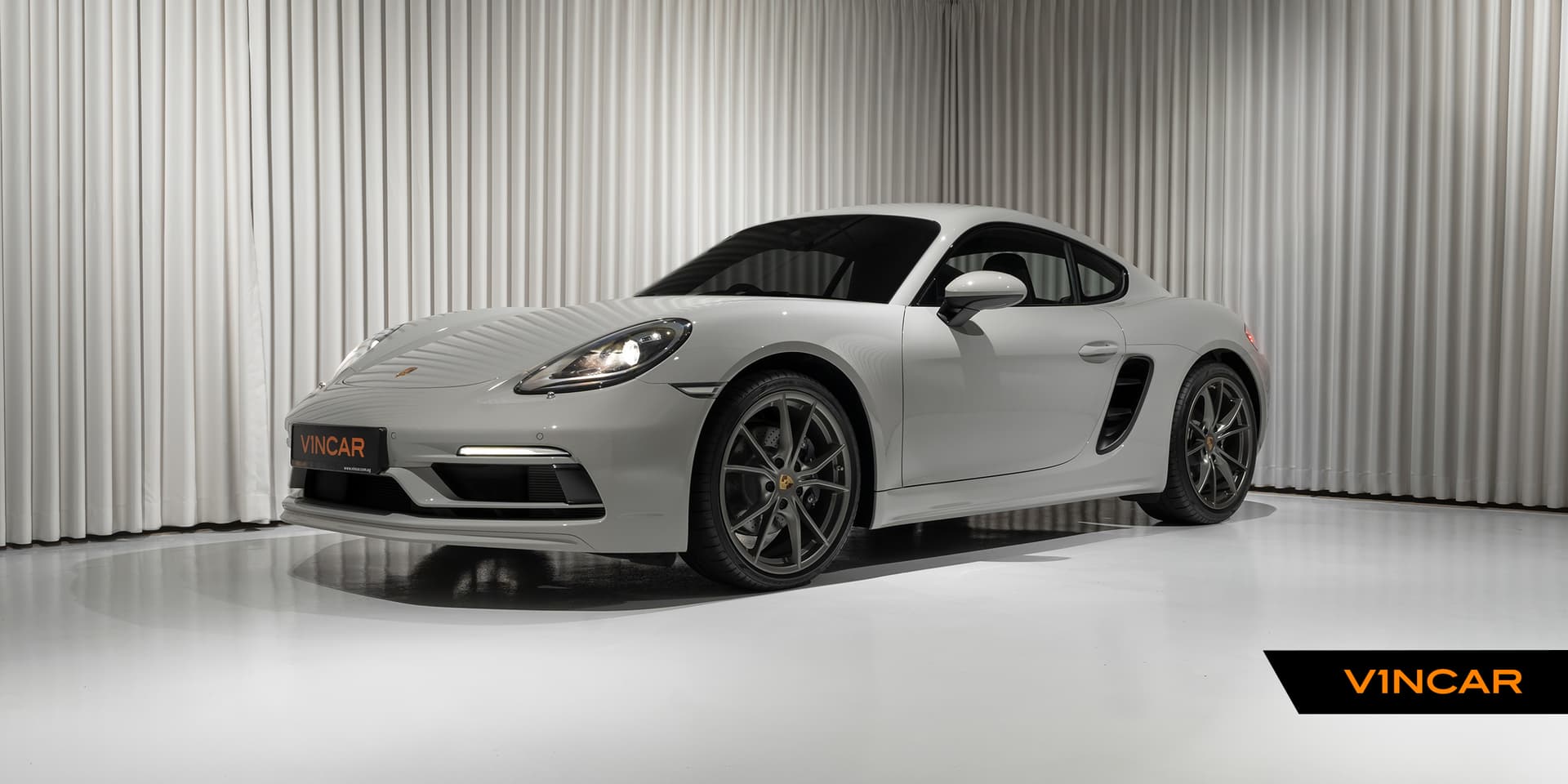 Car image 15
