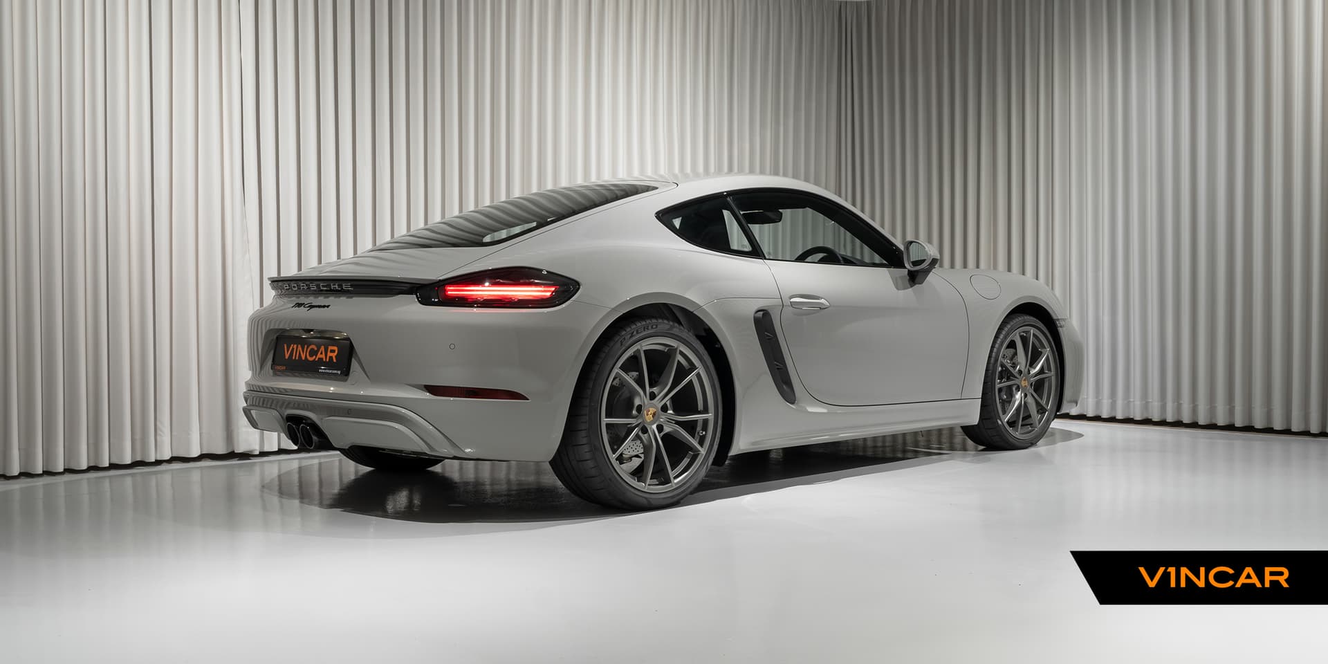 Car image 16