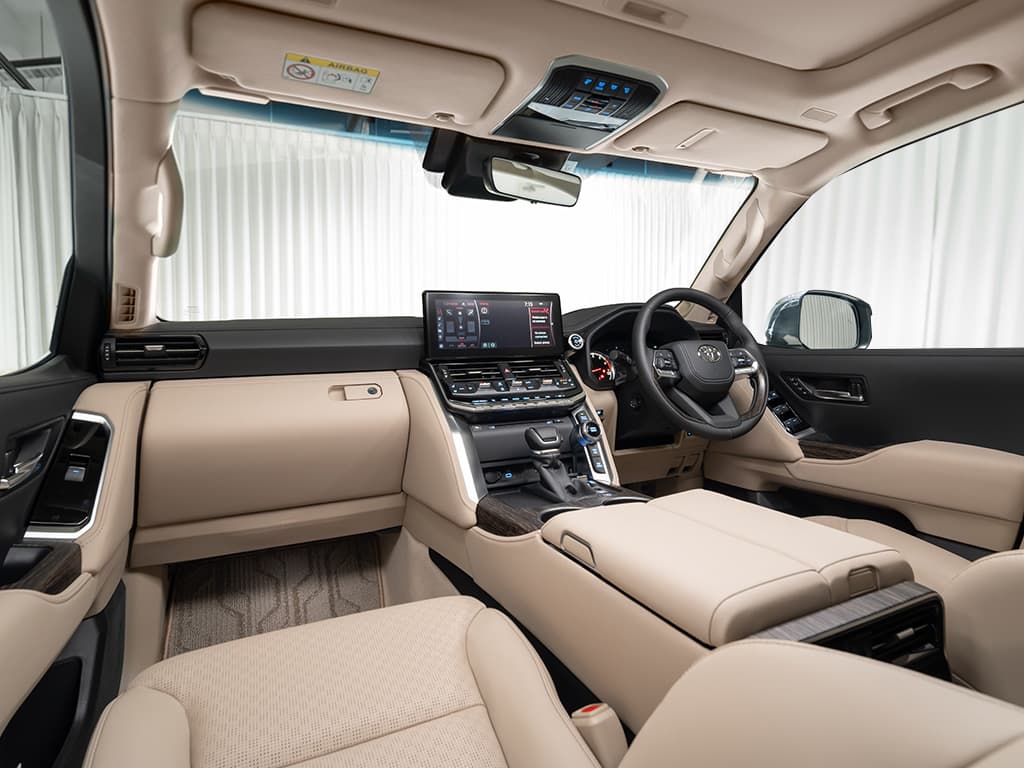 Car image 9
