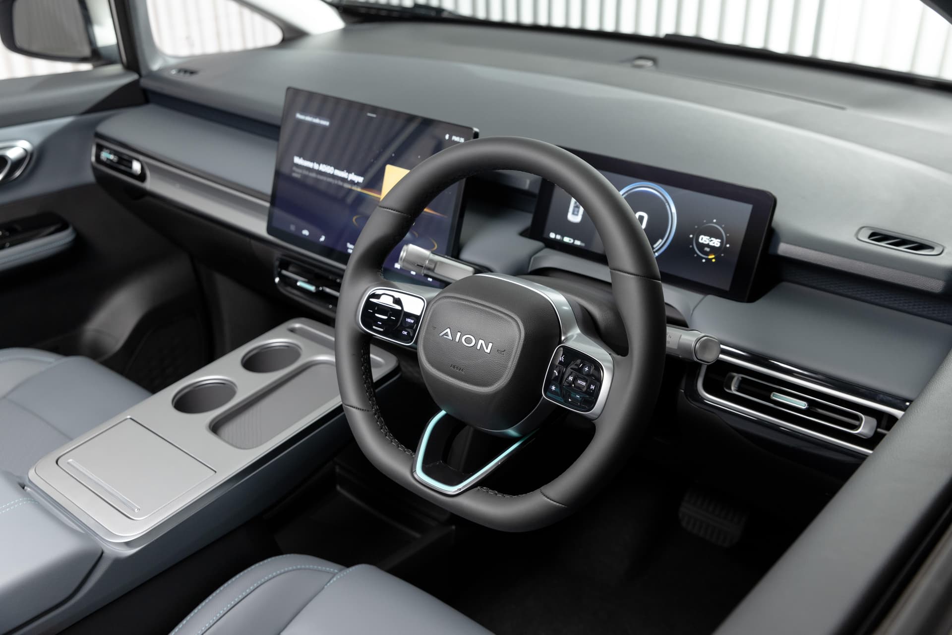 Car image 12