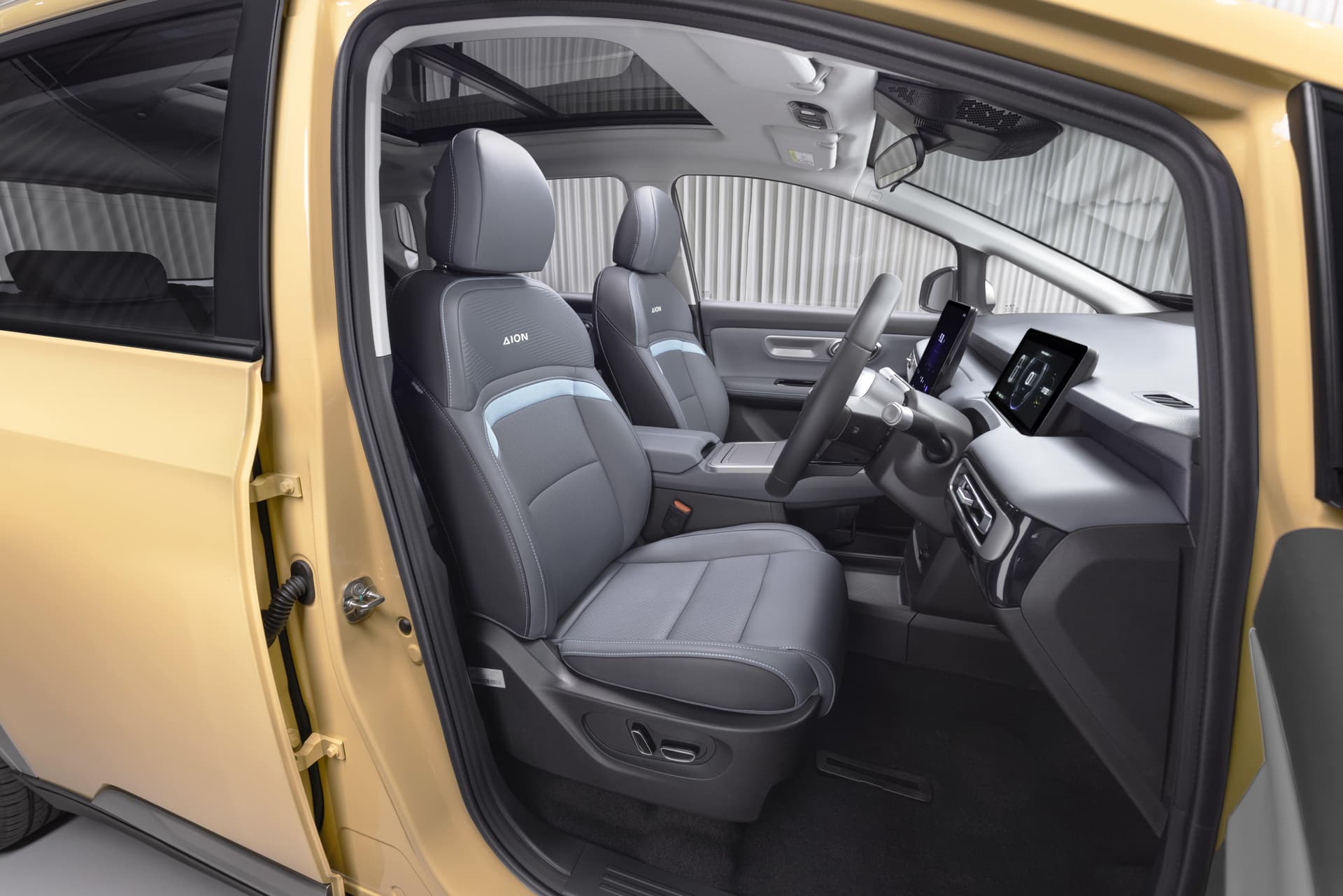 Car image 9