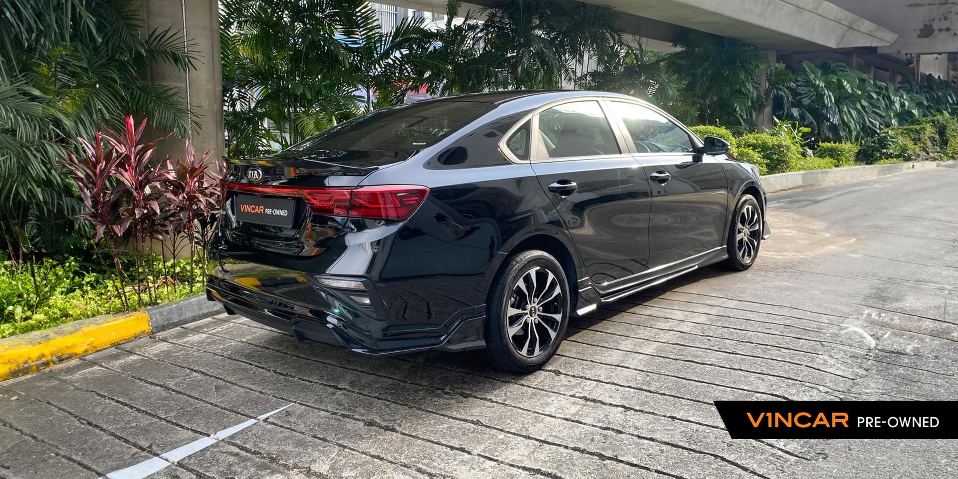 Car image 3