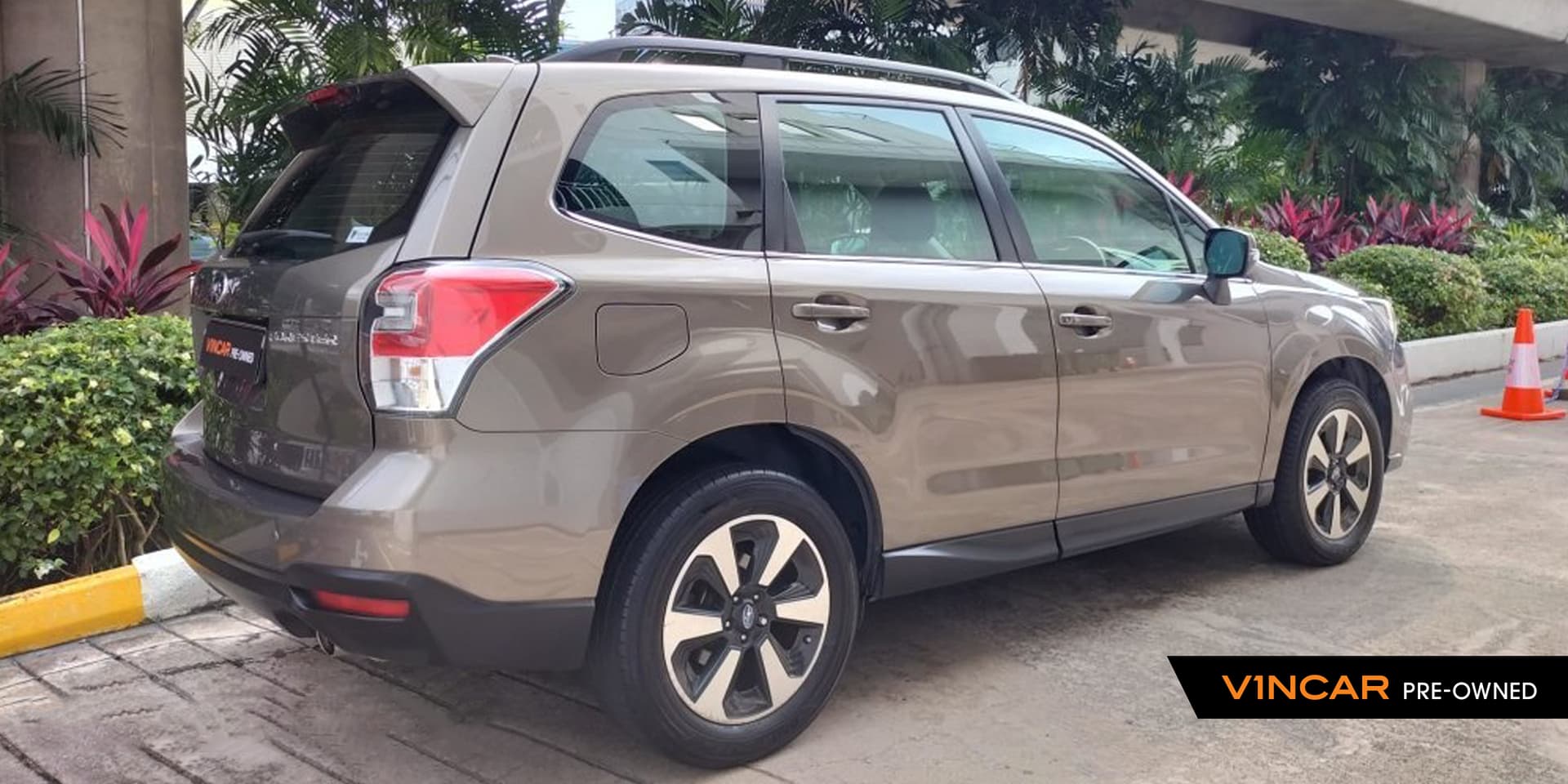 Car image 12