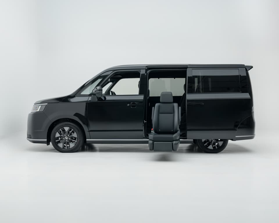 Car image 3