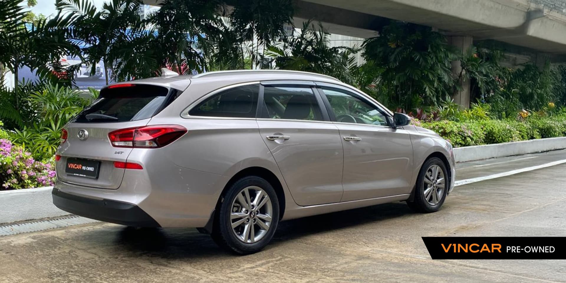 Car image 12