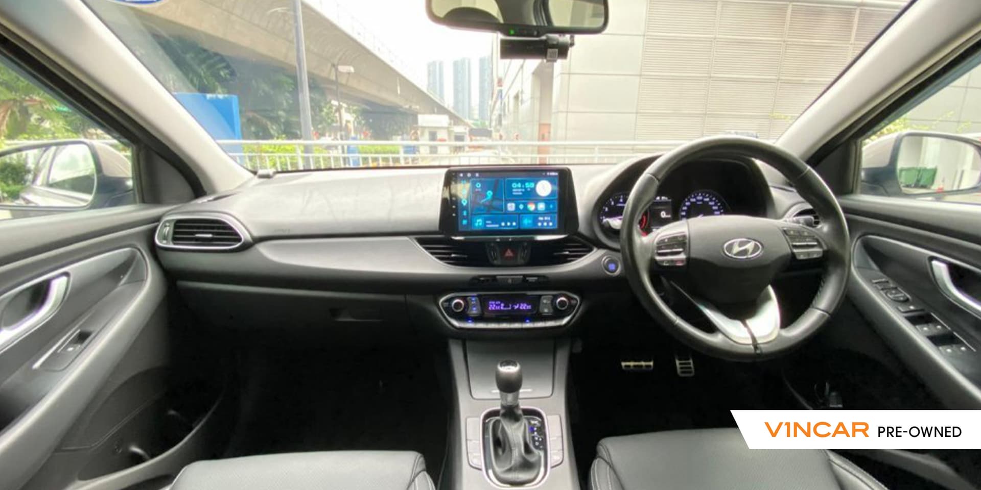 Car image 15