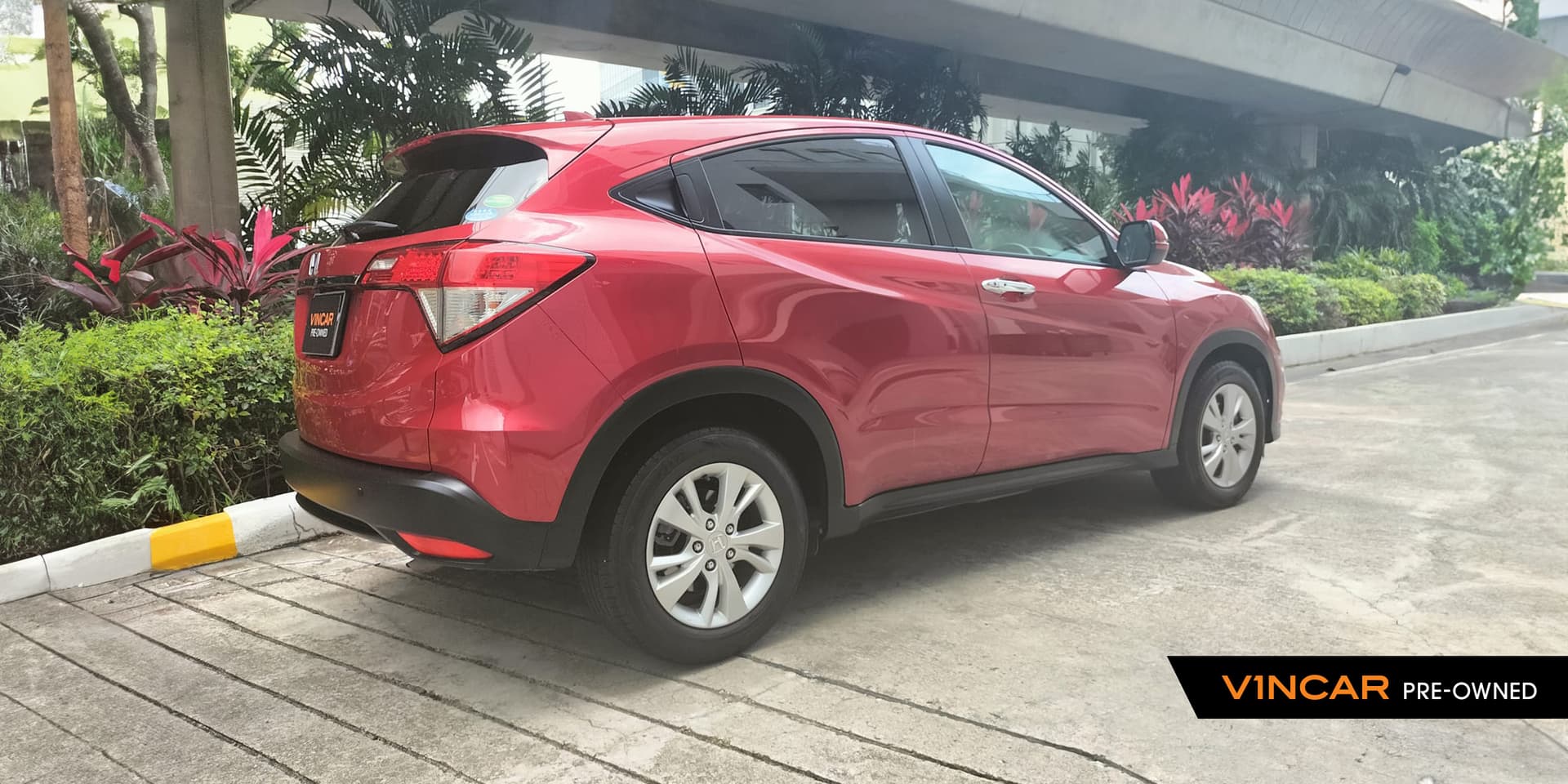 Car image 3
