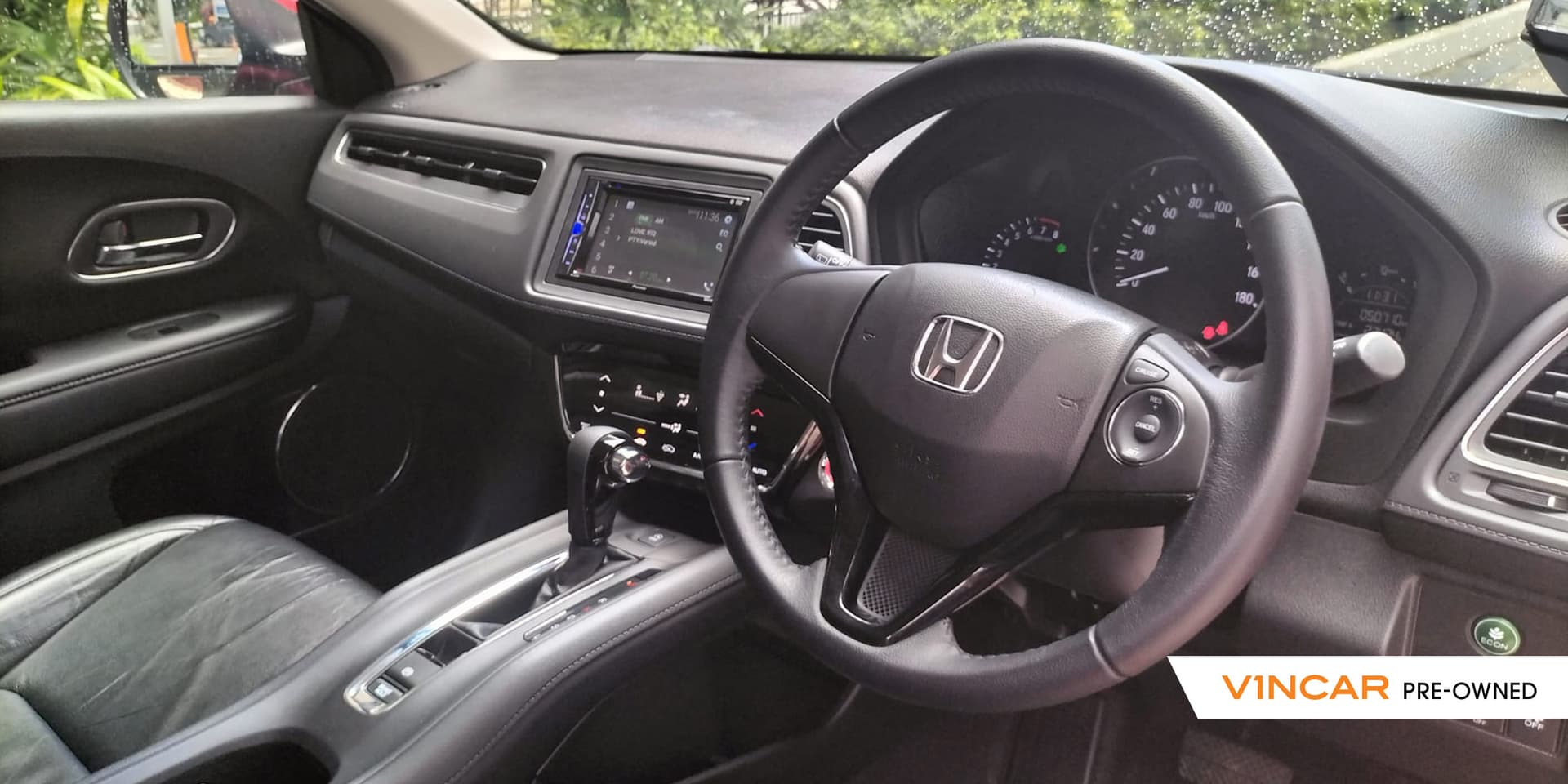 Car image 9