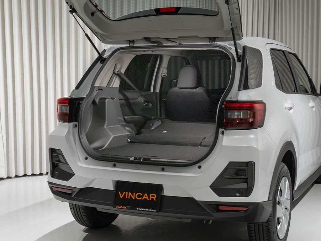 Car image 7