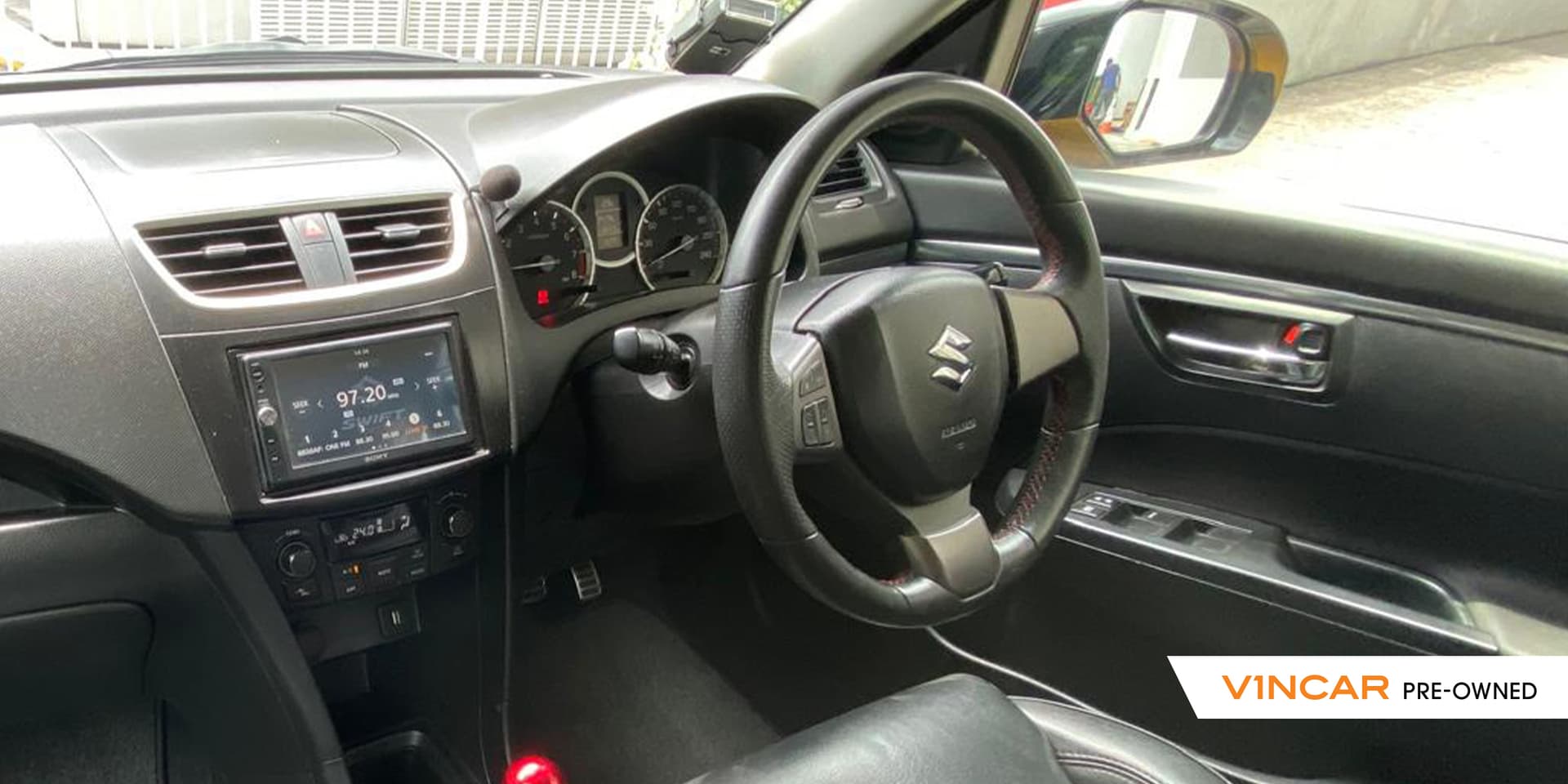 Car image 18