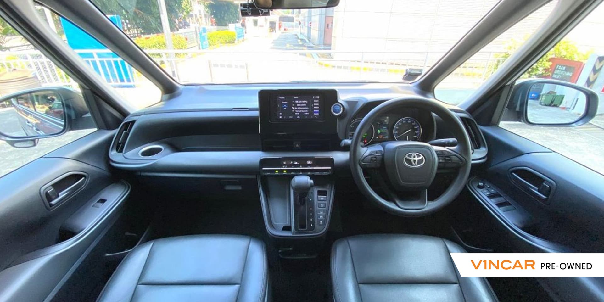 Car image 9