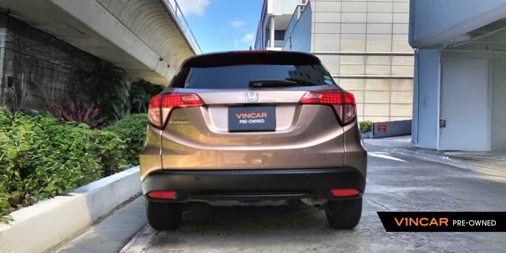 Car image 8