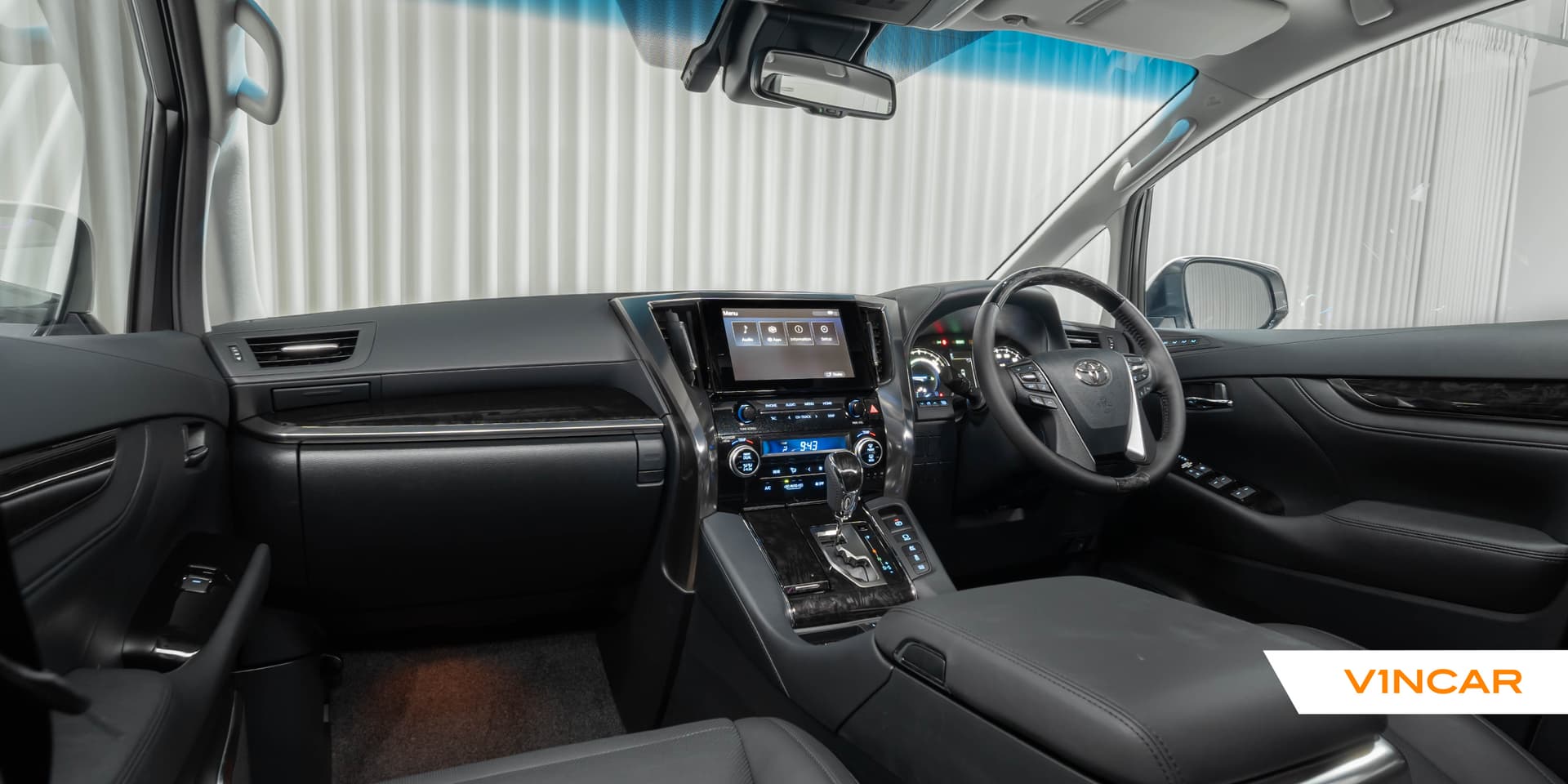 Car image 12