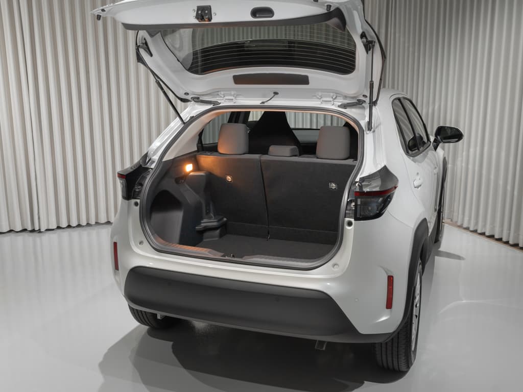 Car image 5