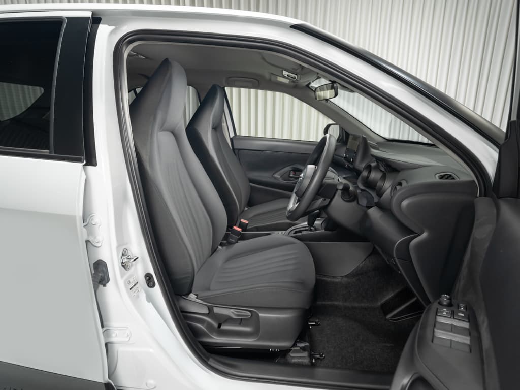 Car image 7