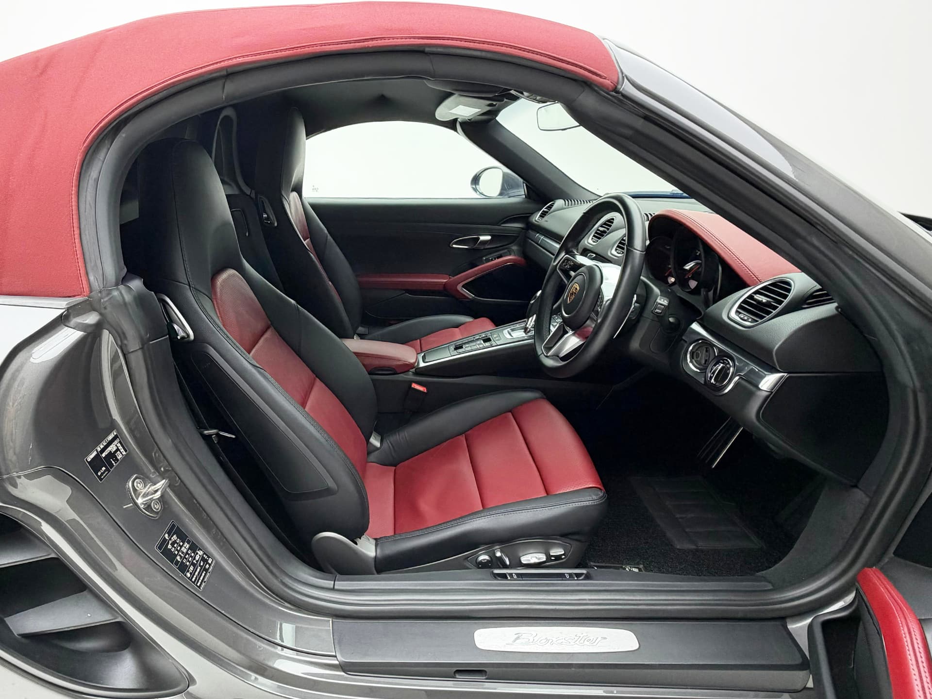 Car image 4