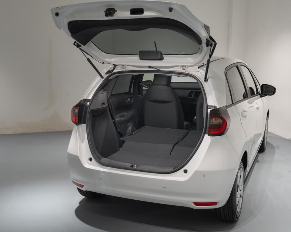 Car image 6