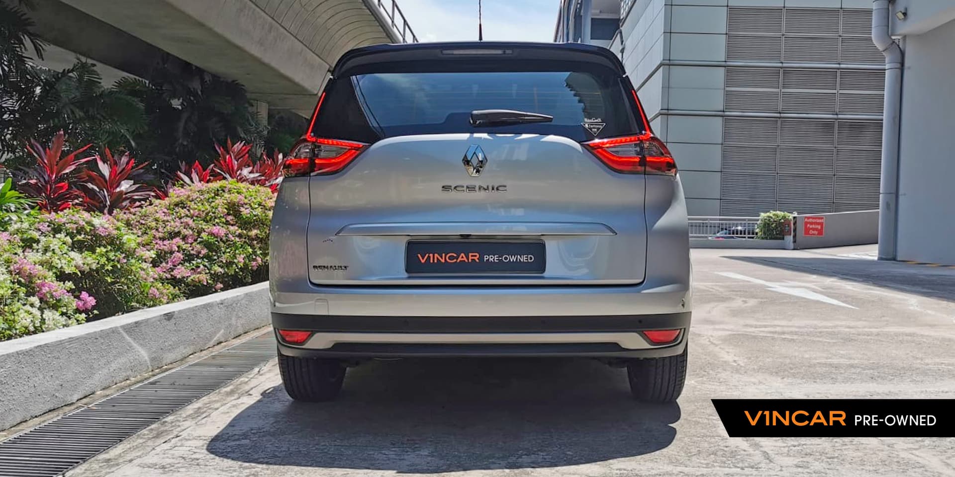 Car image 4