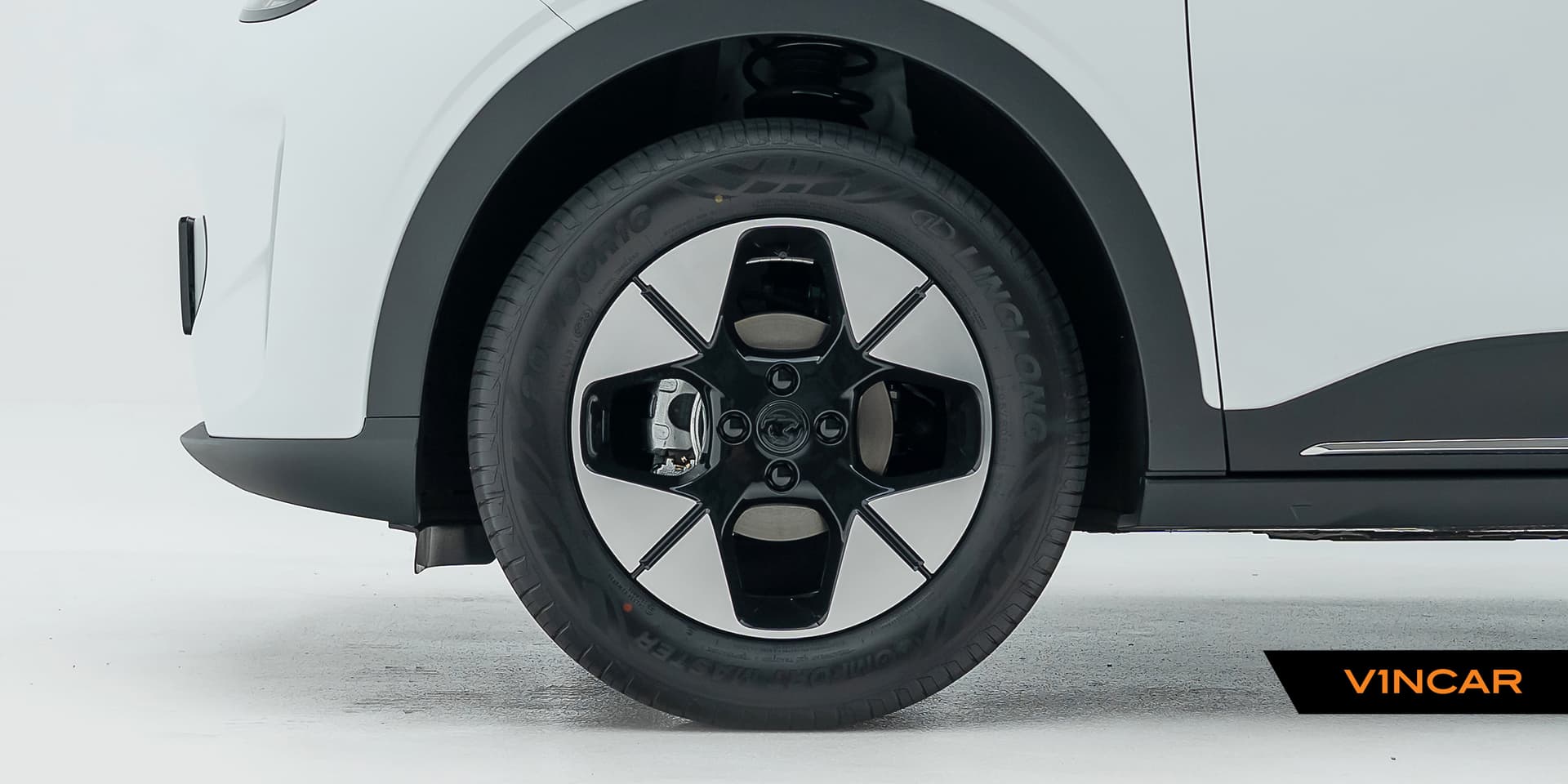 Car image 35