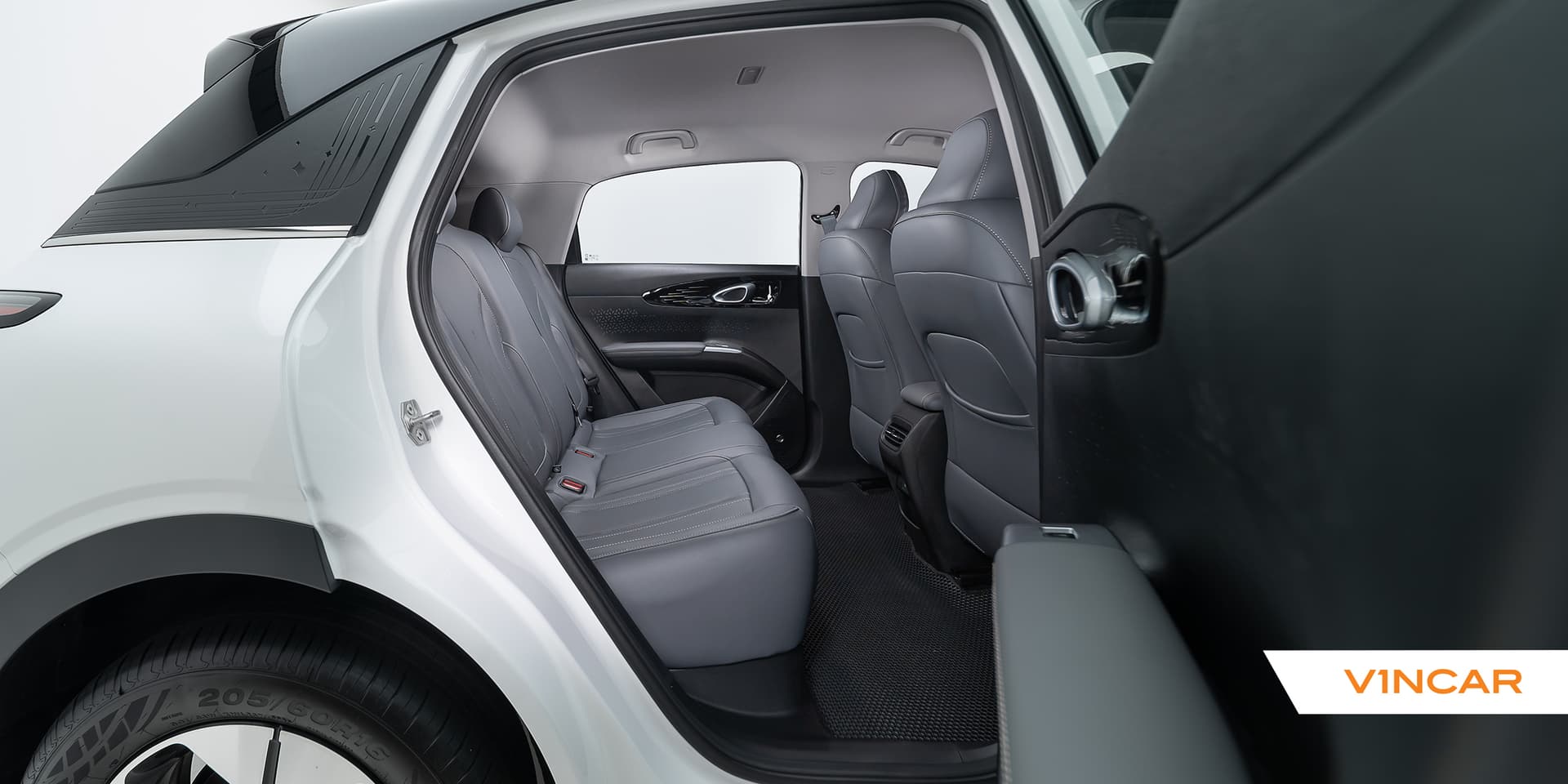 Car image 37