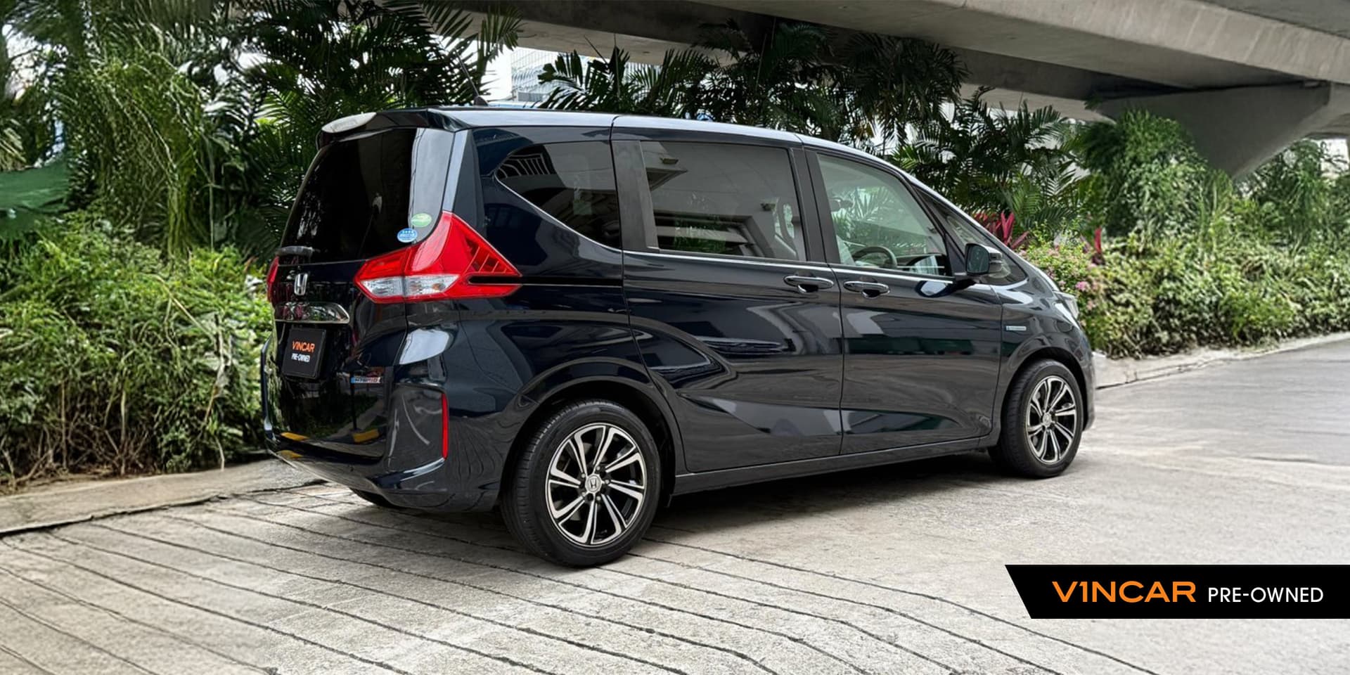 Car image 11