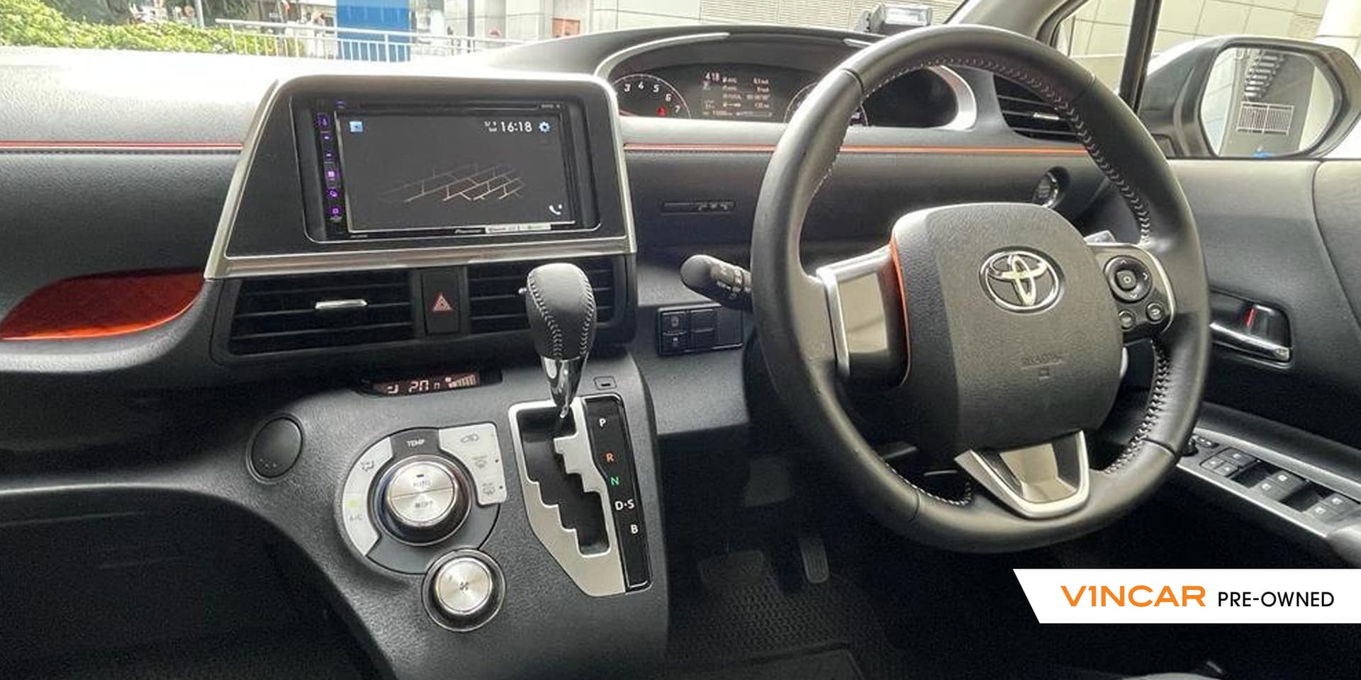 Car image 9