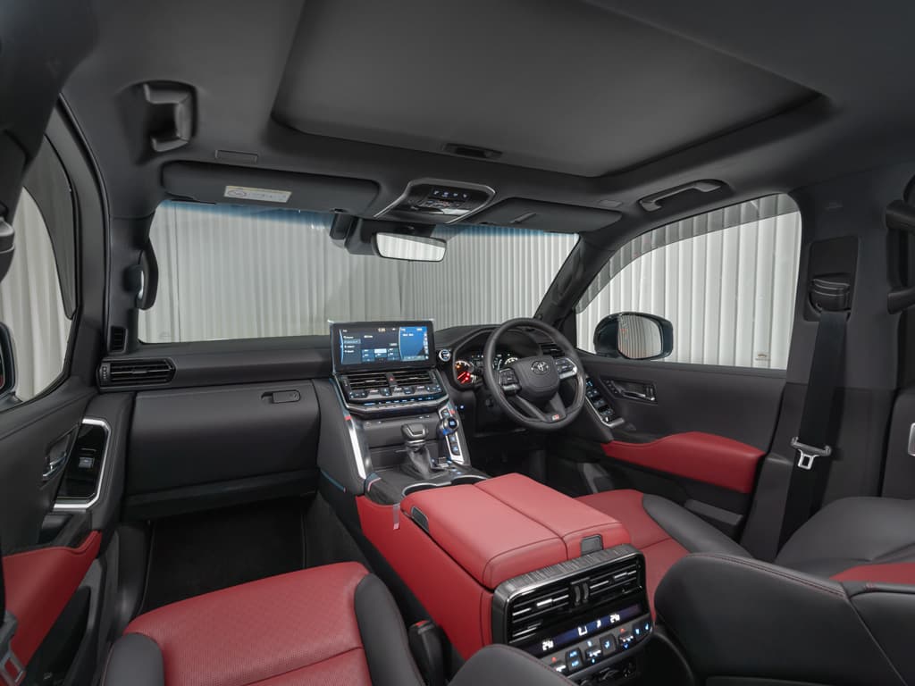 Car image 11
