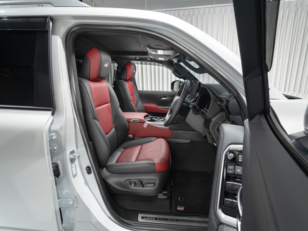 Car image 7