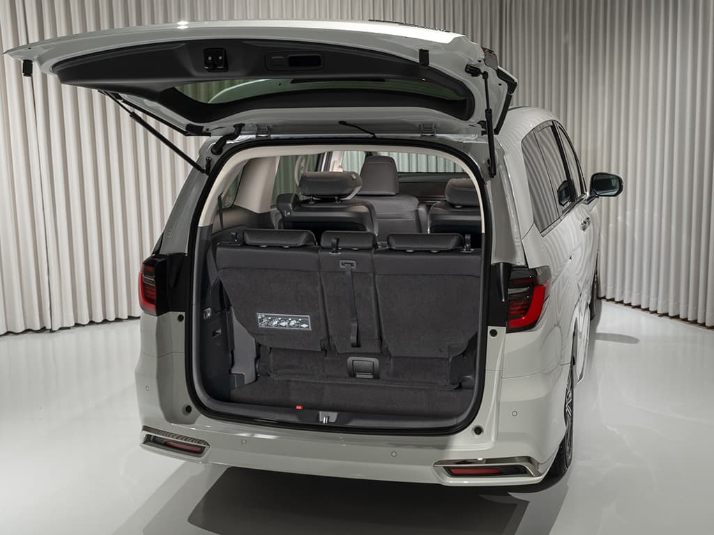Car image 5
