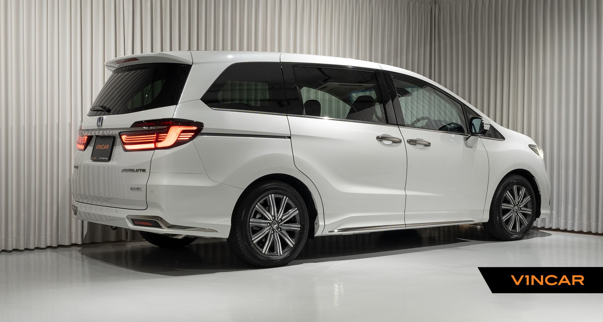 Car image 19