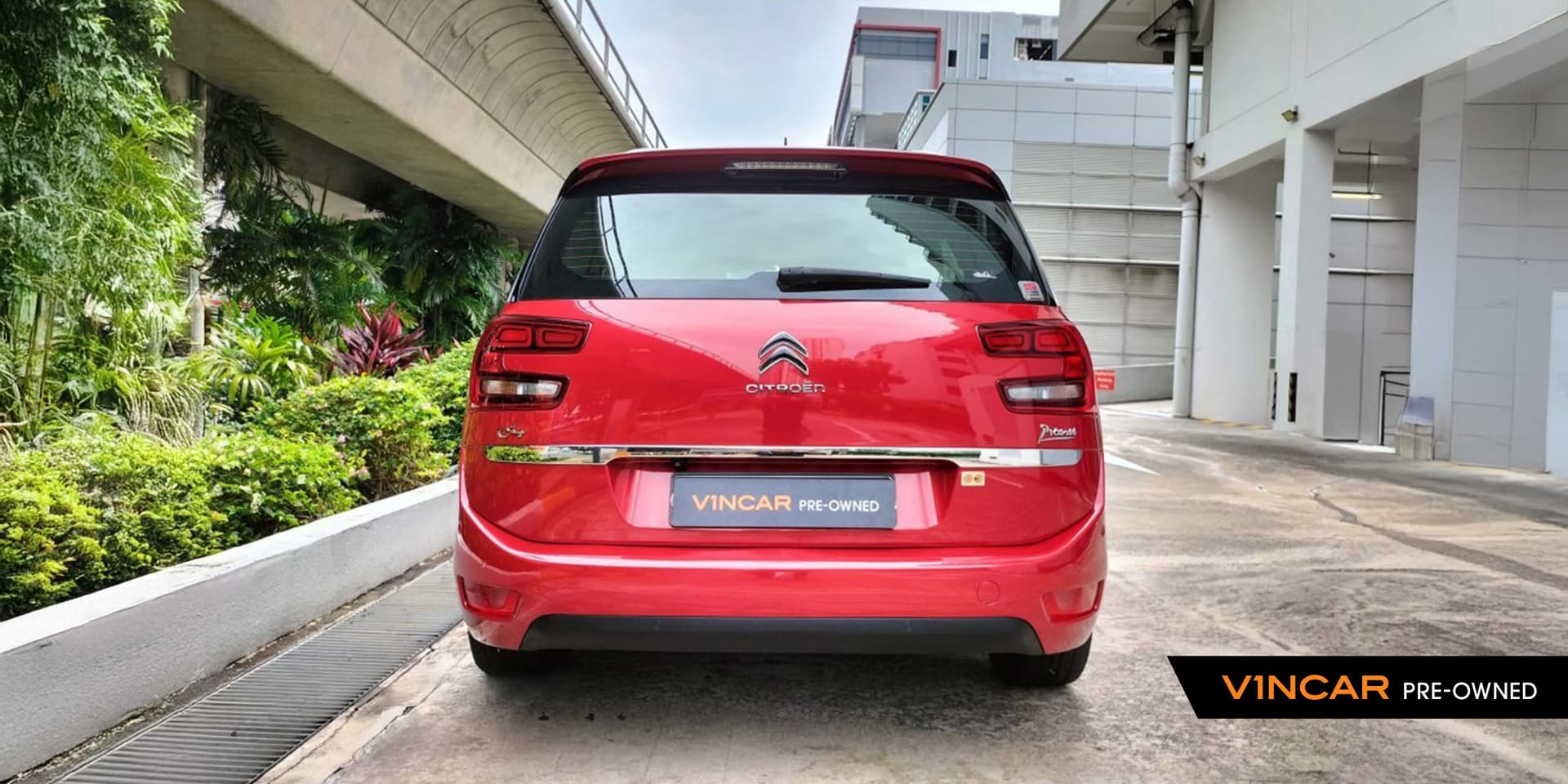 Car image 3