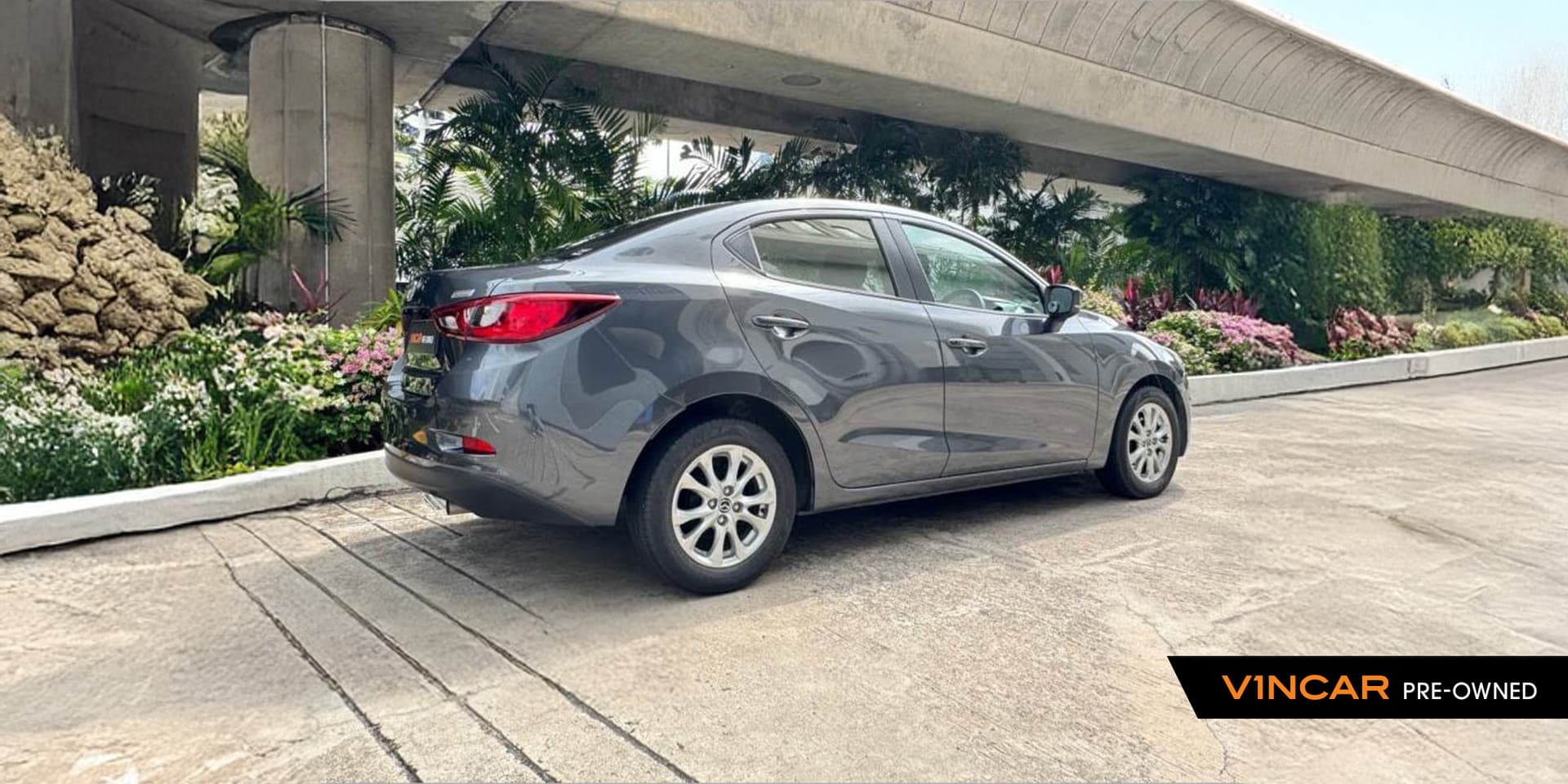 Car image 11