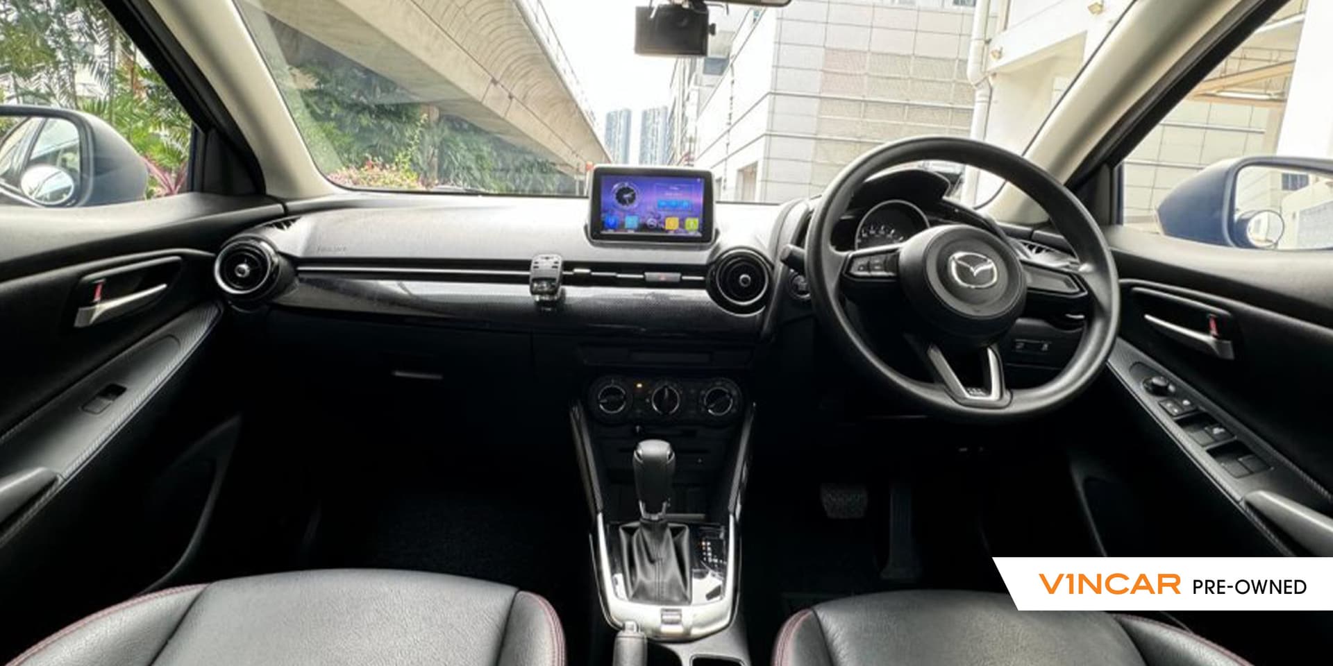 Car image 12