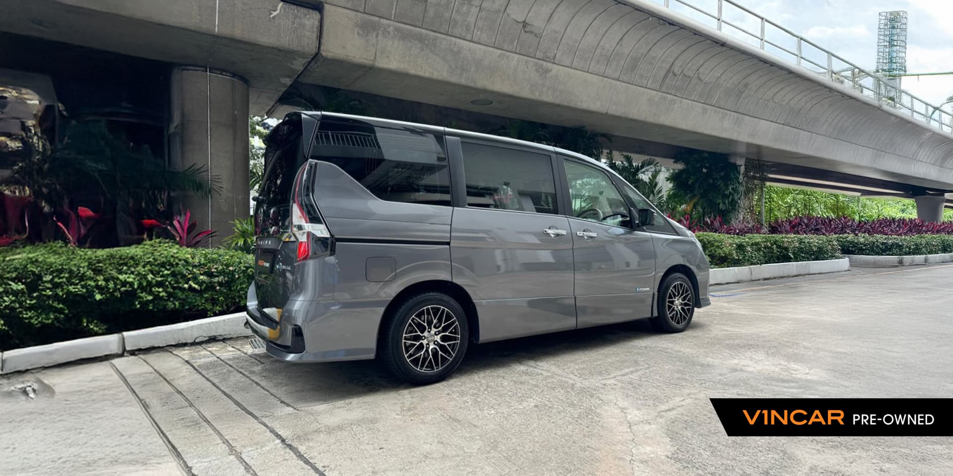 Car image 9