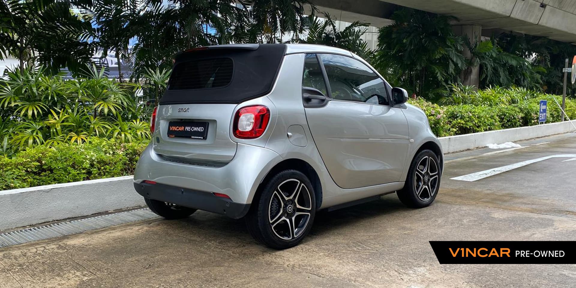 Car image 3